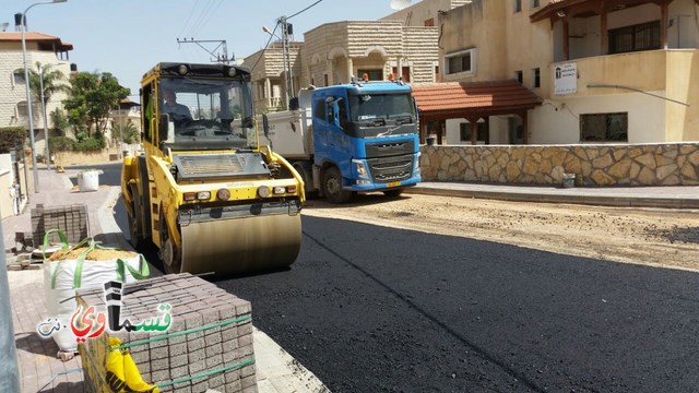 فيديو : تعبيد واتمام عماير ابو سعده بحضور رئيس البلدية المحامي عادل بدير .. والاهالي هذا سفيون دار ابو سعدة 